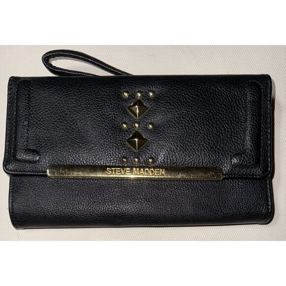 Steve Madden Handbags - Steve Madden Black Wristlet Removable Strap Card Holder